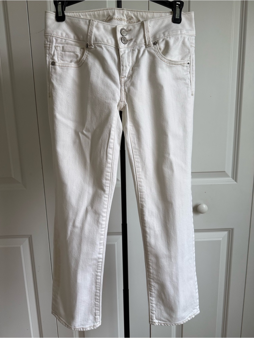 American Eagle Artist Ultra Low Rise Cream Cropped Jeans 00